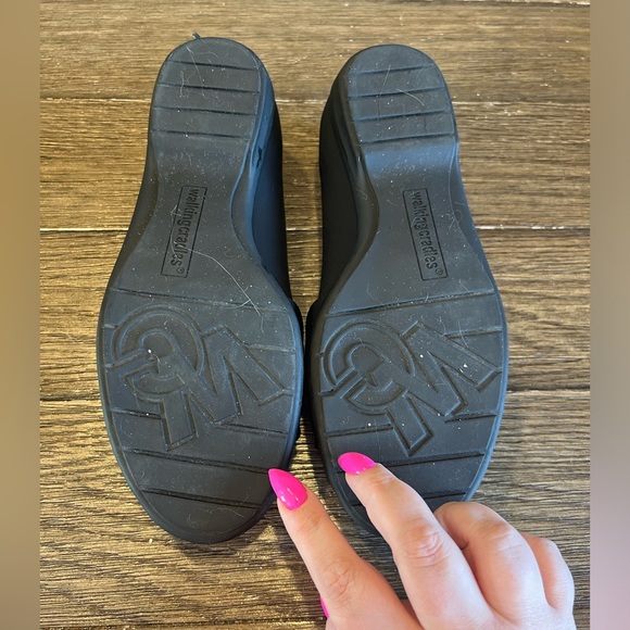 Black Micro Leather ‘Fall’ Flat Wide - Picture 4 of 5